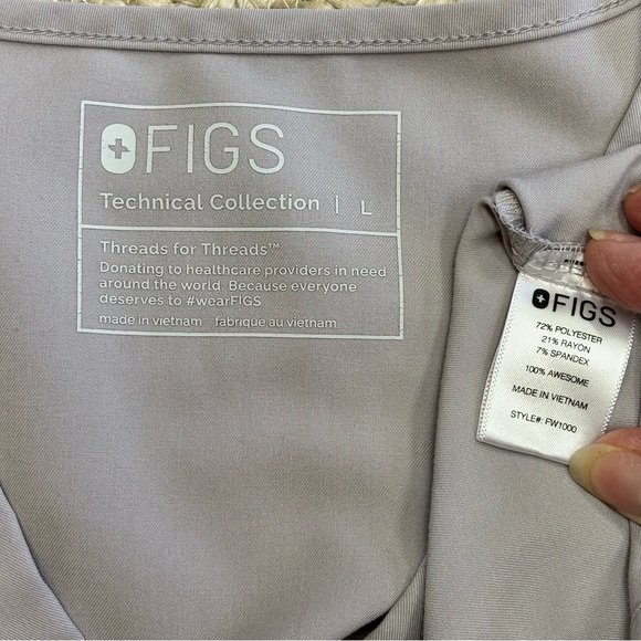 FIGS Women’s Large Scrub Top Gray Taupe V-Neck Technical Collection - Picture 7 of 12